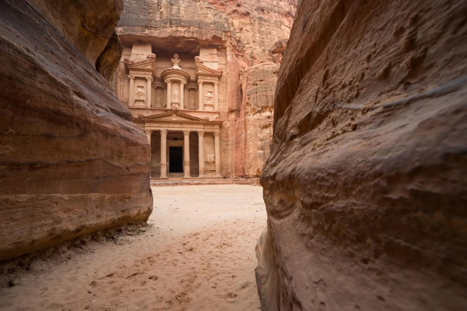 Amman: Petra, Wadi Rum & Dead Sea 2-Day Tour with Deluxe Tent